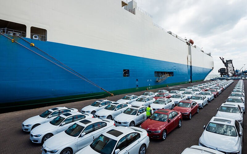 هدف‌گذاری برای واردات بیش از ۲۰۰ هزار خودرو در سال ۱۴۰۲