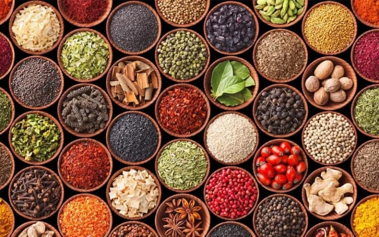 هفت ادویه که همیشه باید دم دست داشته باشید