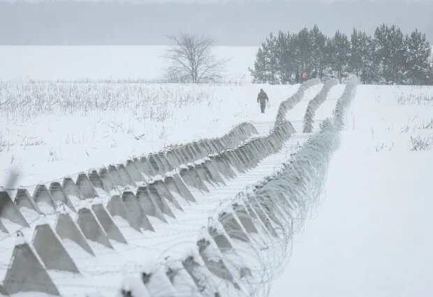 دیوار بتنی ۹۶۰ کیلومتری اوکراین با ۴۲,۰۰۰ قطعه «دندان اژدها» در خط مقدم!/ عکس